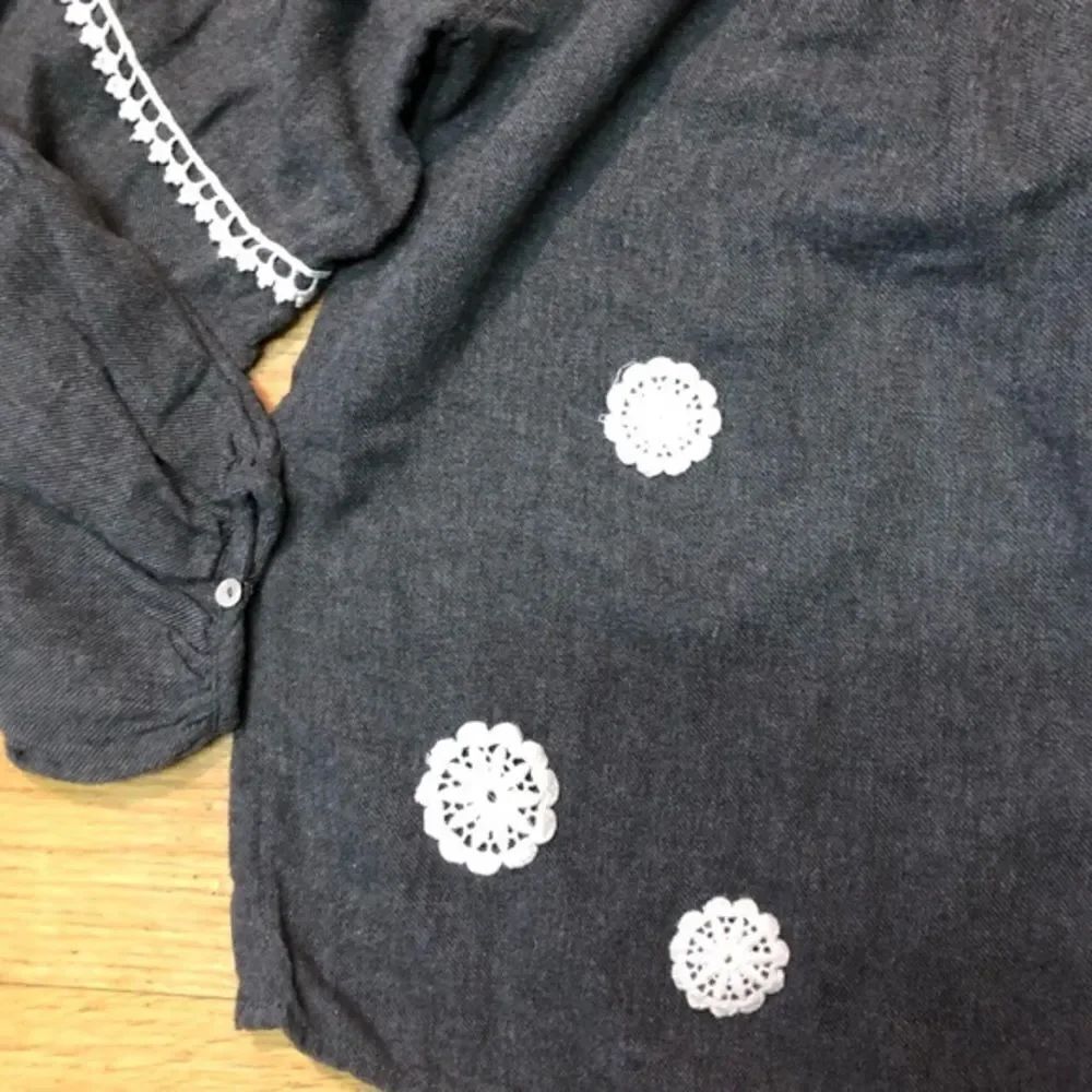 ✨ Zara Embroidered Blouse✨ - Picture 6 of 8